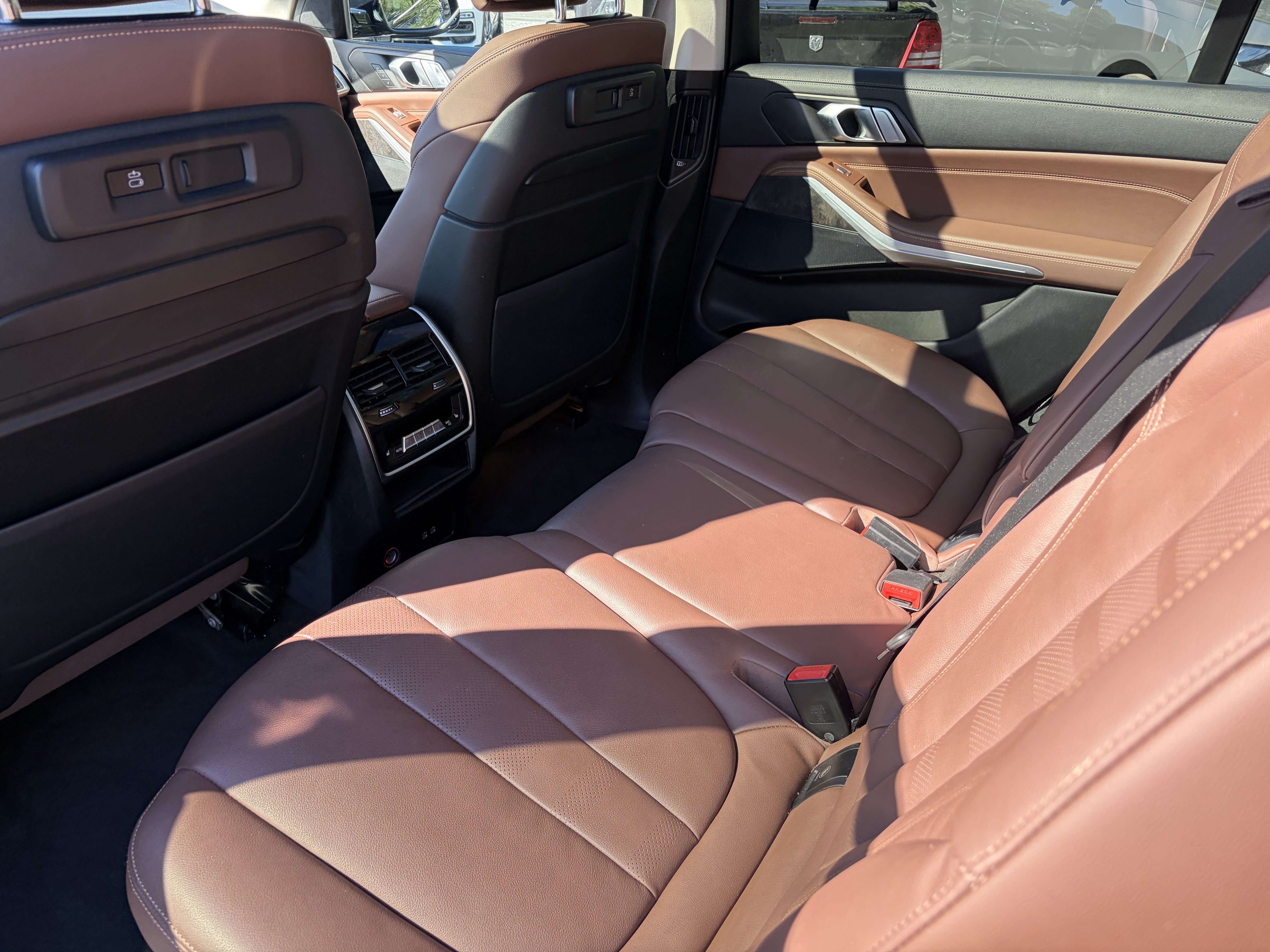 Certified 2022 BMW X7 xDrive40i w/ Cold Weather Package AWD/4WD image 12
