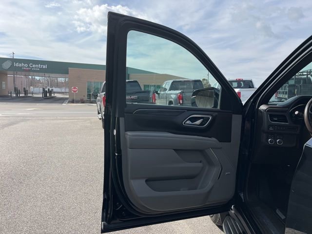 Used 2022 GMC Yukon XL SLT AWD/4WD image 32