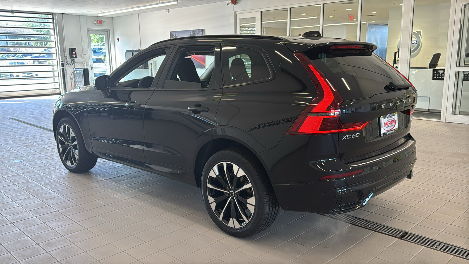 New 2027 Volvo XC60 B5 Plus AWD/4WD image 7