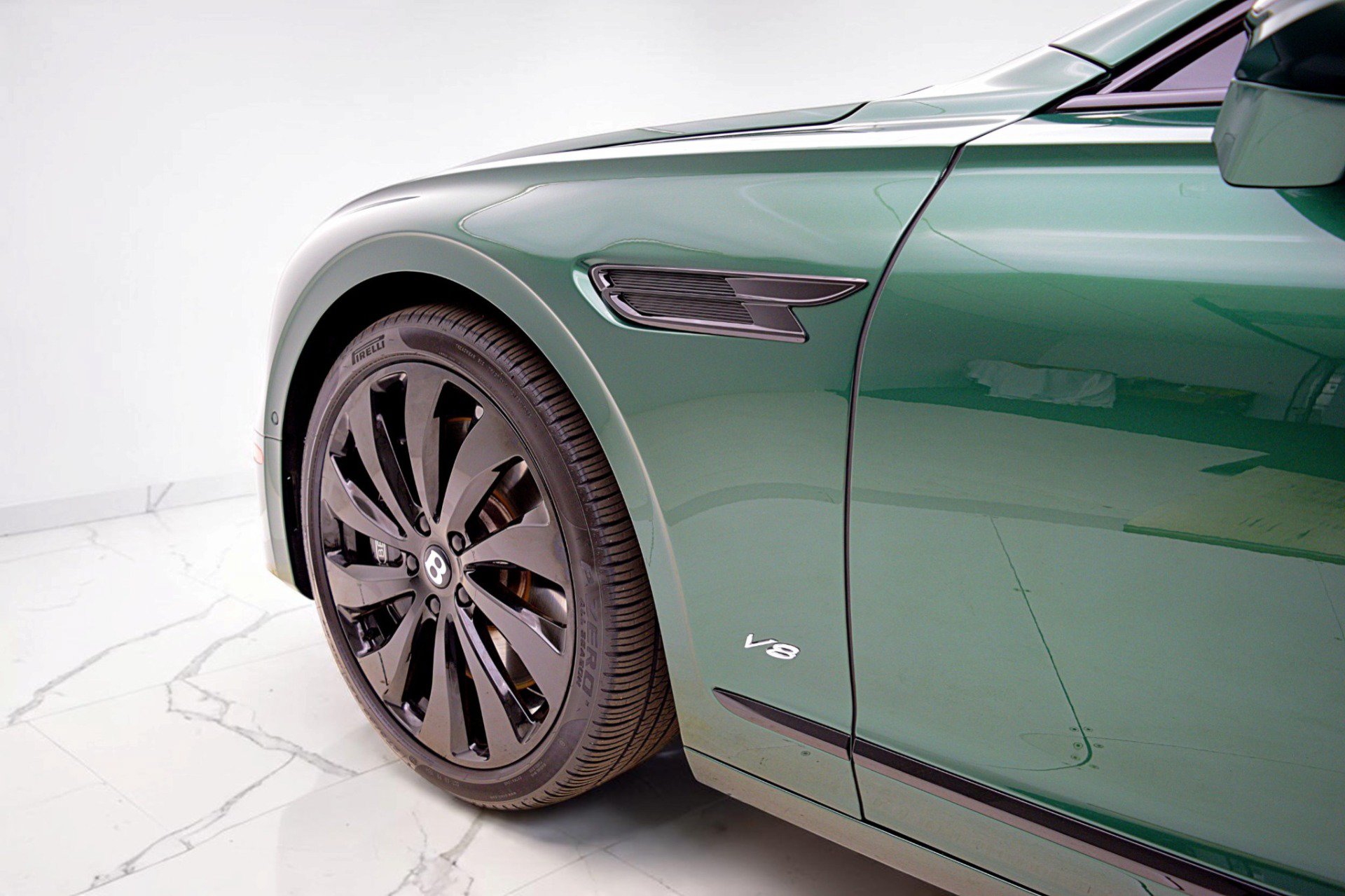 Certified 2022 Bentley Flying Spur V8 AWD/4WD image 13
