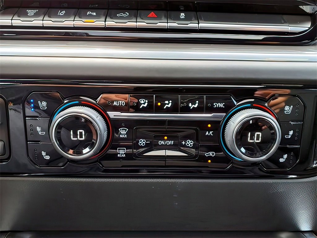 Used 2024 Chevrolet Silverado 2500 High Country w/ High Country Premium Package image 12