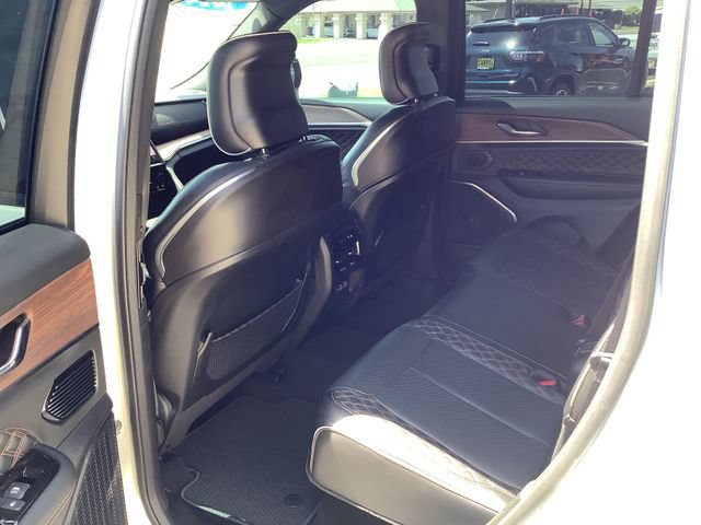 Used 2024 Jeep Grand Cherokee Summit AWD/4WD image 25