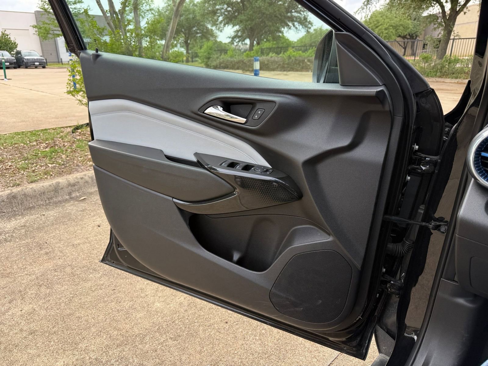 Used 2025 Chevrolet Trax LT image 18