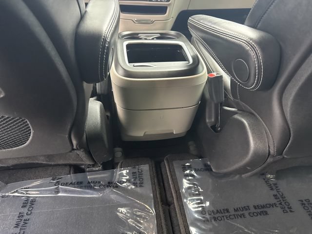 Used 2024 Chrysler Pacifica Touring-L FWD image 37