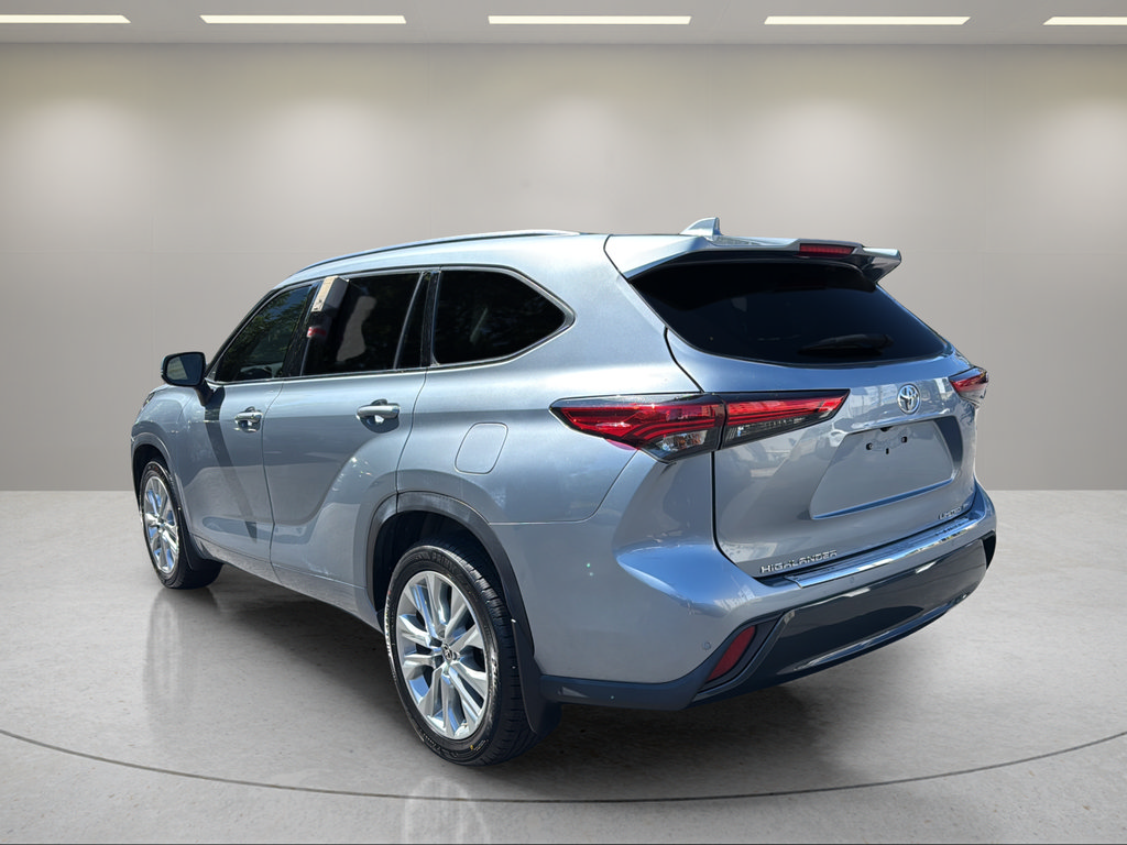 Used 2021 Toyota Highlander Limited AWD/4WD image 8