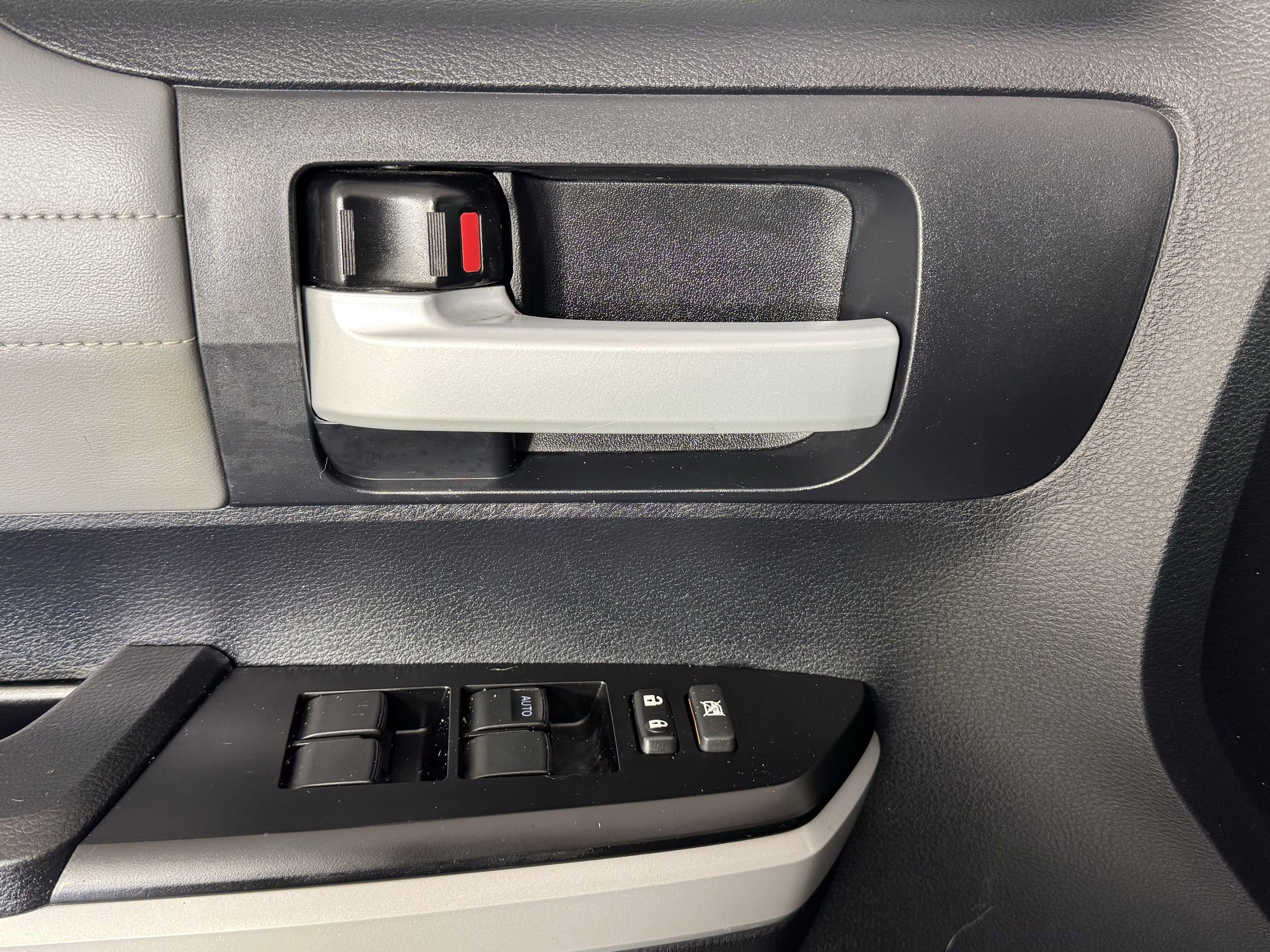 Used 2019 Toyota Tundra Limited image 9