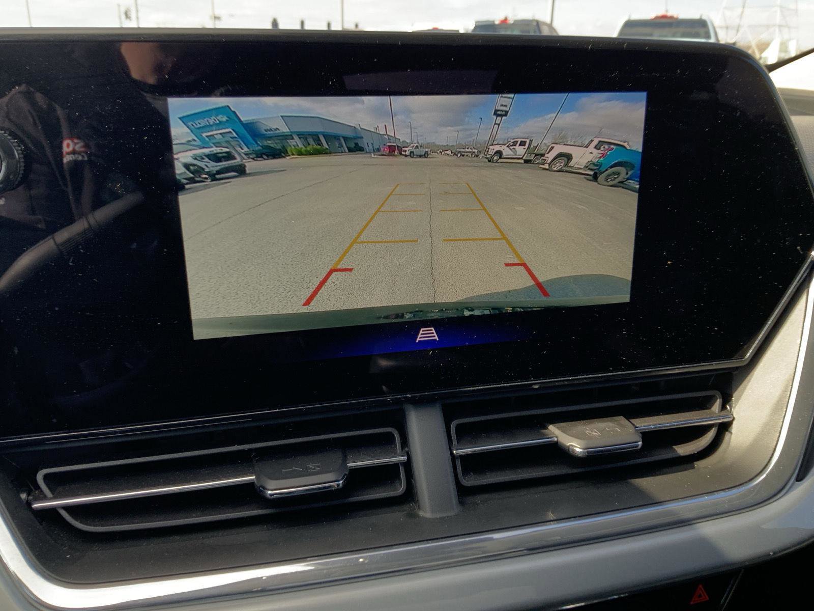 Used 2025 Chevrolet Trax LT FWD image 38