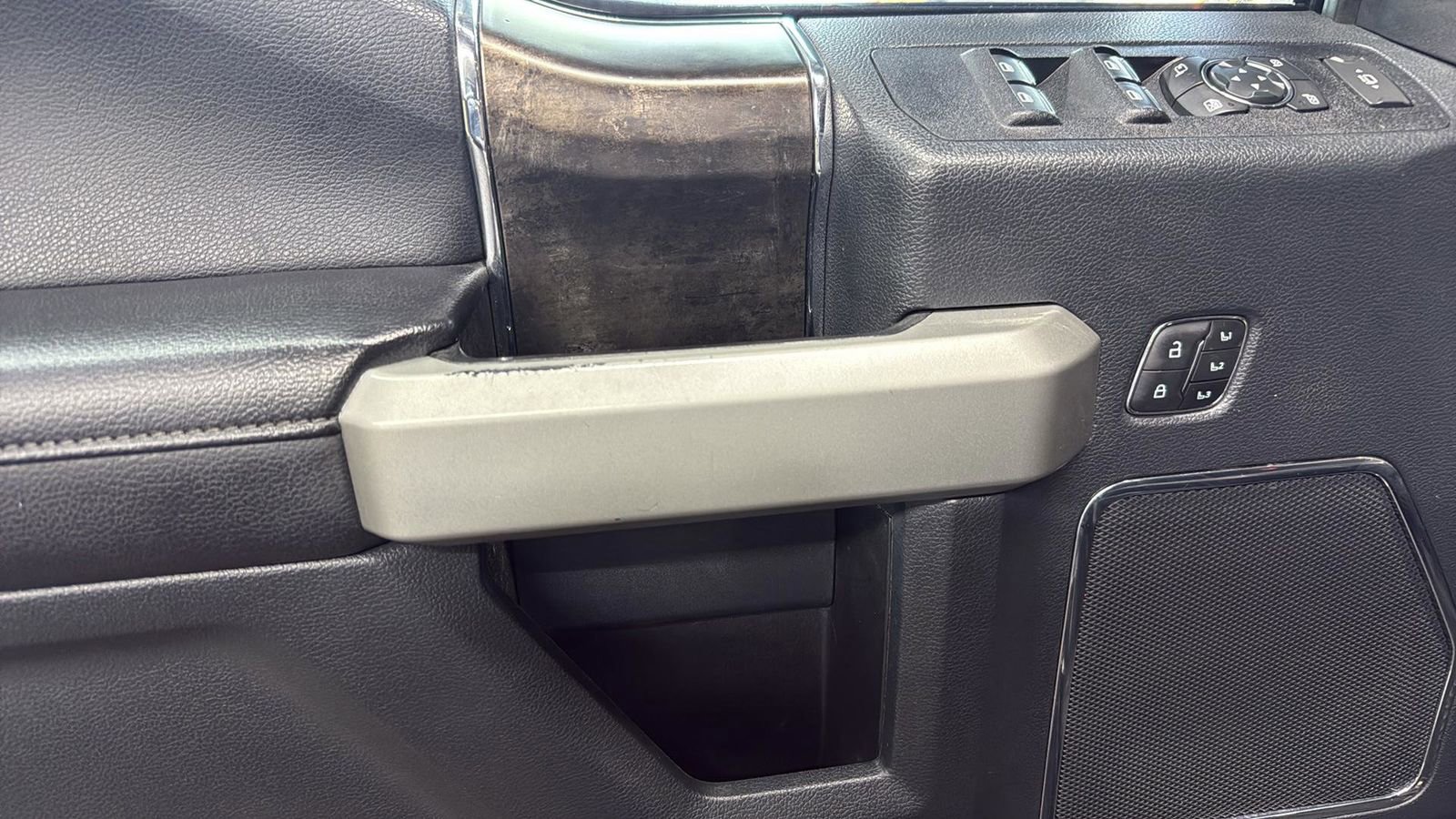 Used 2022 Ford F350 Lariat w/ Lariat Ultimate Package image 9