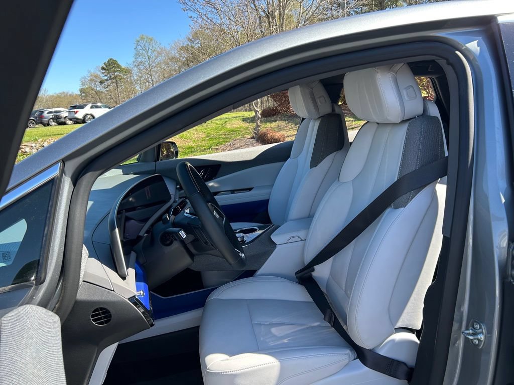 Used 2025 Cadillac Optiq Luxury 1 AWD/4WD image 46