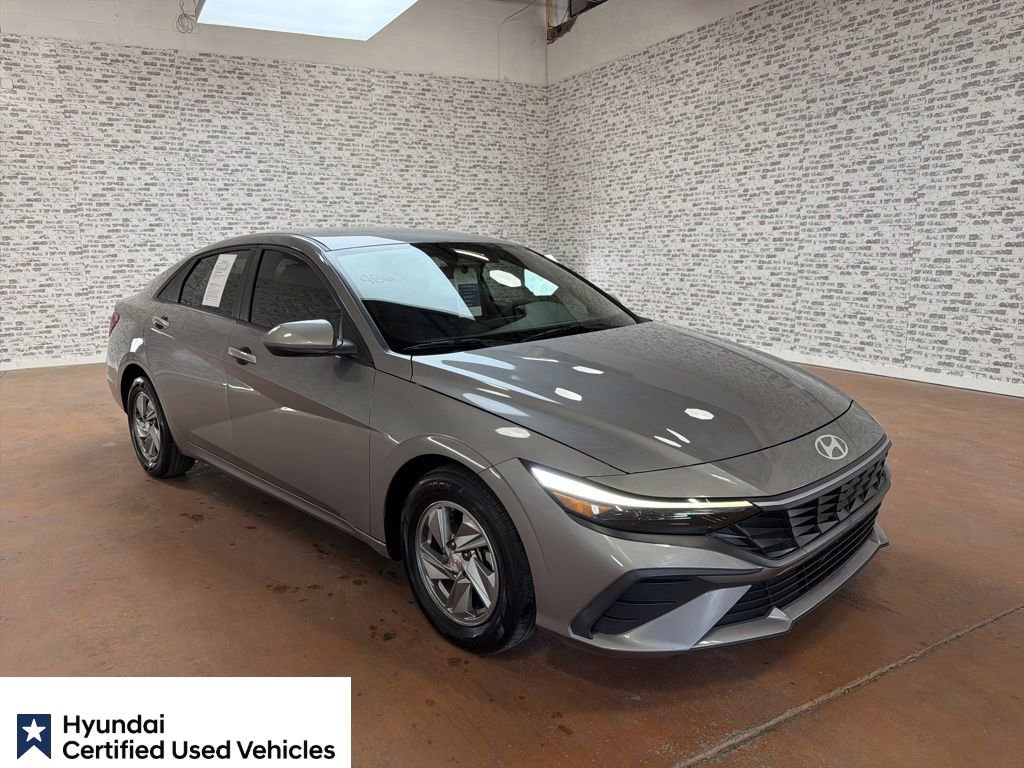 Certified 2024 Hyundai Elantra SE FWD image 1