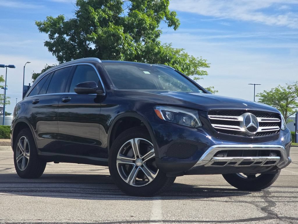 Used 2017 Mercedes-Benz GLC 300 4MATIC image 2