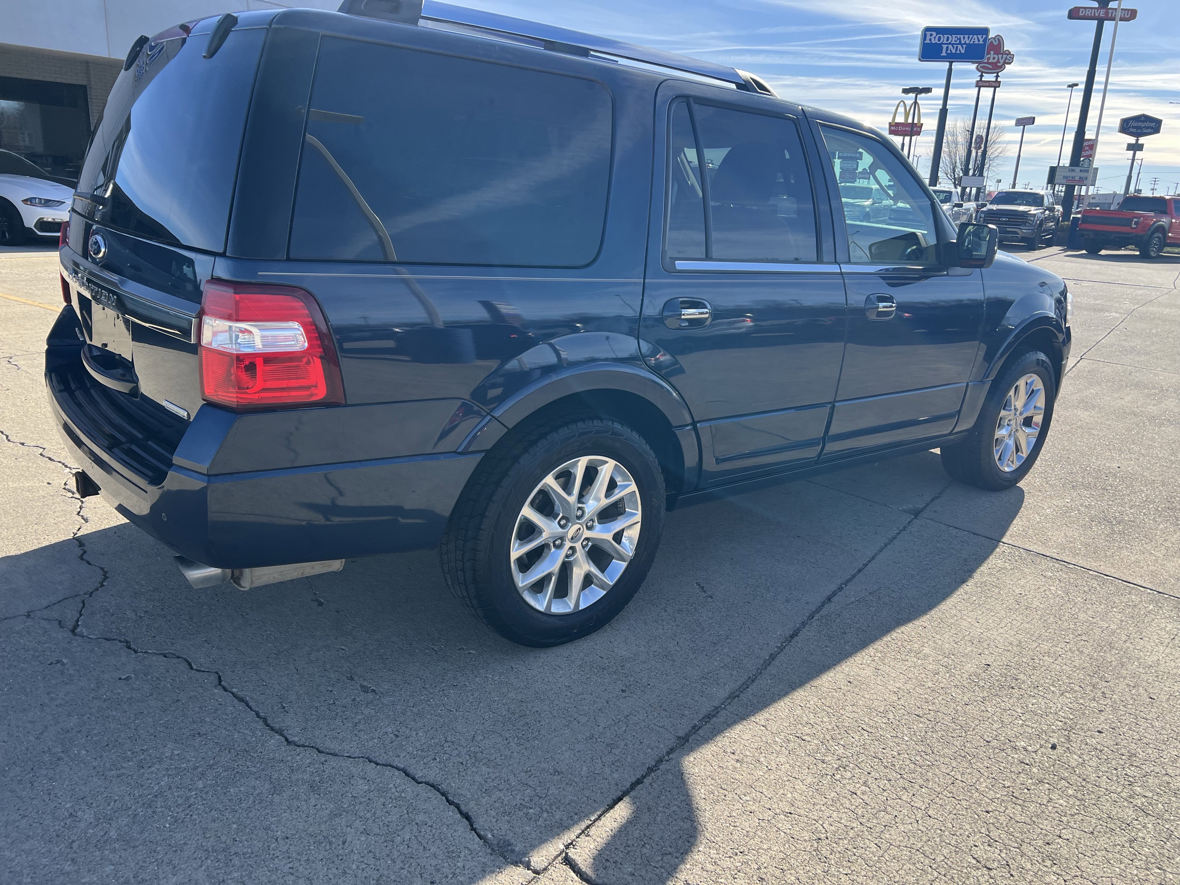 Used 2015 Ford Expedition Limited w/ Equipment Group 301A image 5