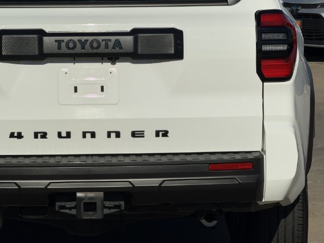 Used 2025 Toyota 4Runner SR5 AWD/4WD image 9