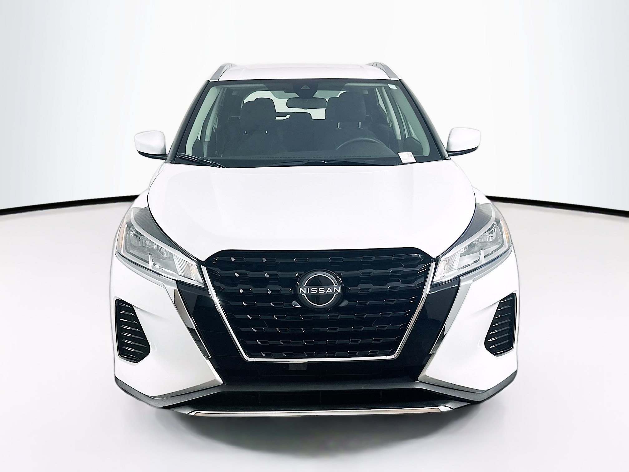 Used 2023 Nissan Kicks SV FWD image 2