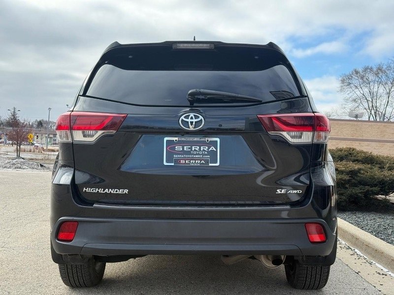 Used 2019 Toyota Highlander SE image 3