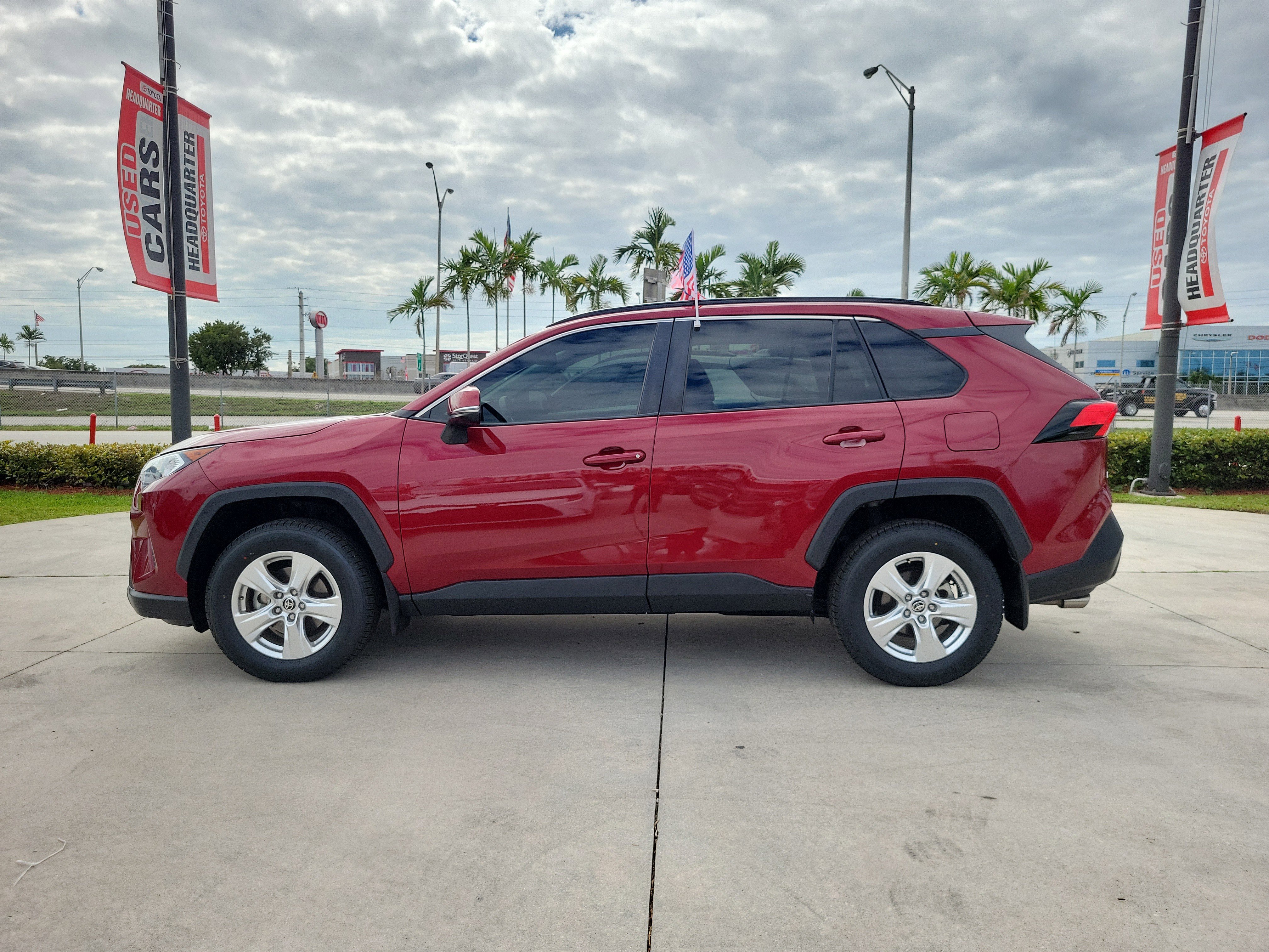 Used 2021 Toyota RAV4 XLE image 7