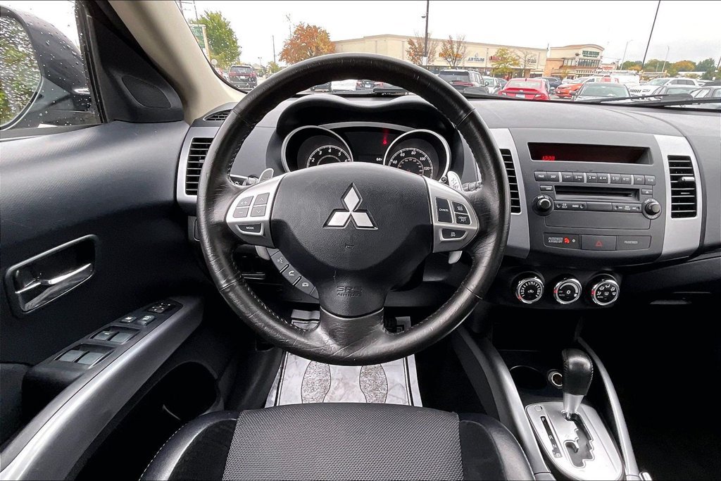 Used 2013 Mitsubishi Outlander SE AWD/4WD image 5