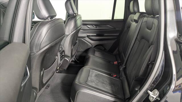 Used 2024 Jeep Grand Cherokee Altitude RWD image 17