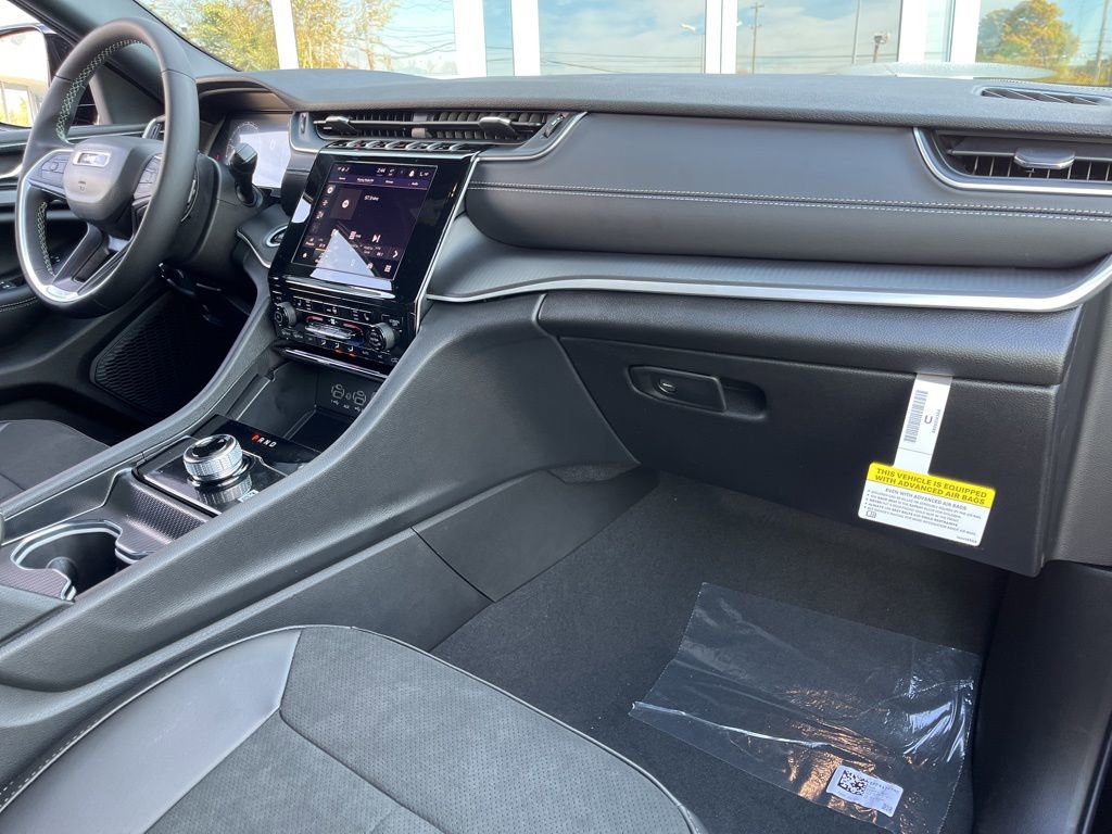 New 2025 Jeep Grand Cherokee Altitude image 36