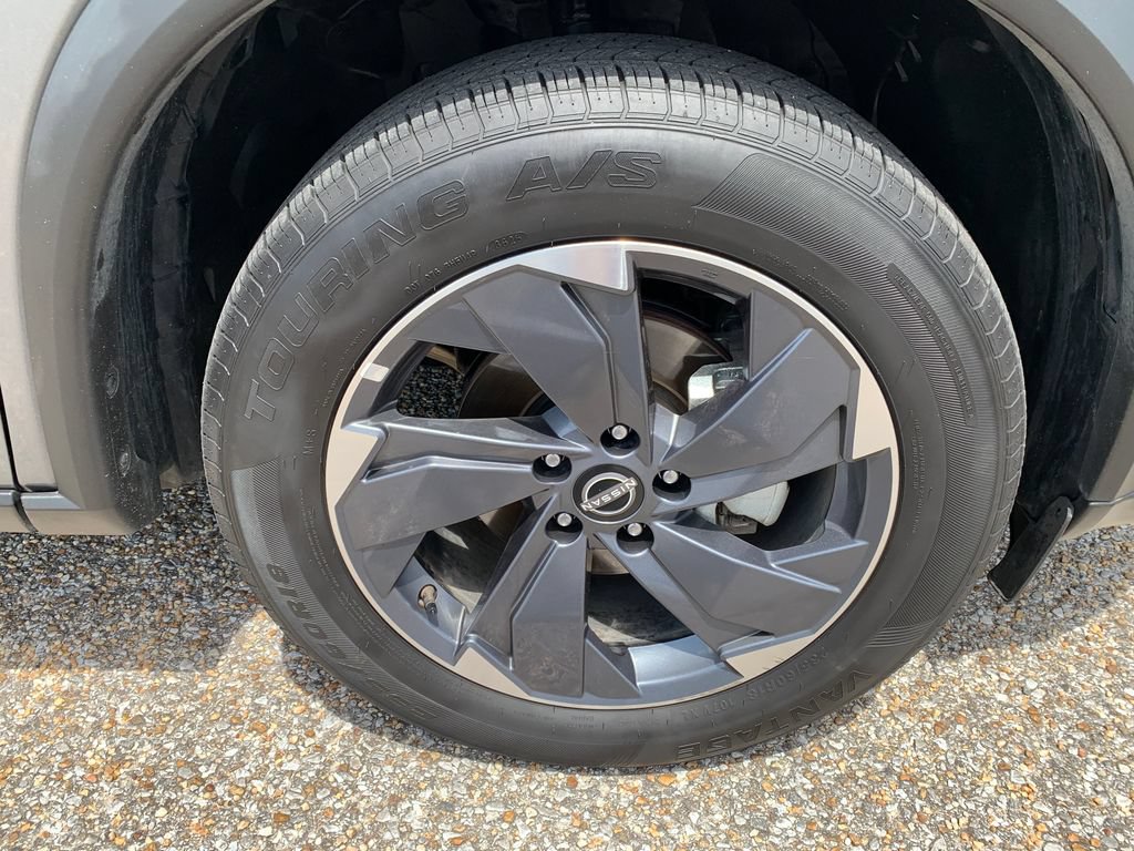 Used 2025 Nissan Rogue SV FWD image 10