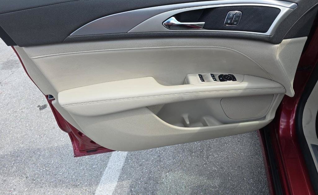 Used 2019 Lincoln MKZ Premiere FWD image 9