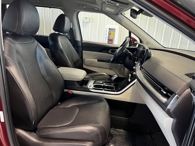 Used 2024 Kia Carnival SX Prestige image 33