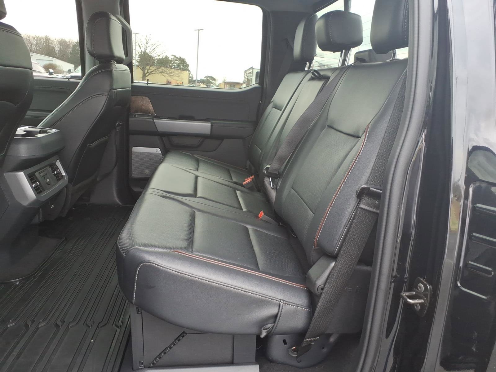 Used 2024 Ford F250 Lariat w/ FX4 Off-Road Package image 9