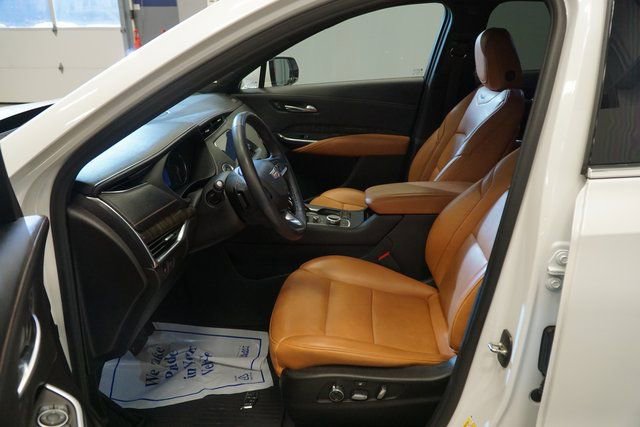 Used 2022 Cadillac XT4 Premium Luxury w/ Enhanced Visibility Package image 14