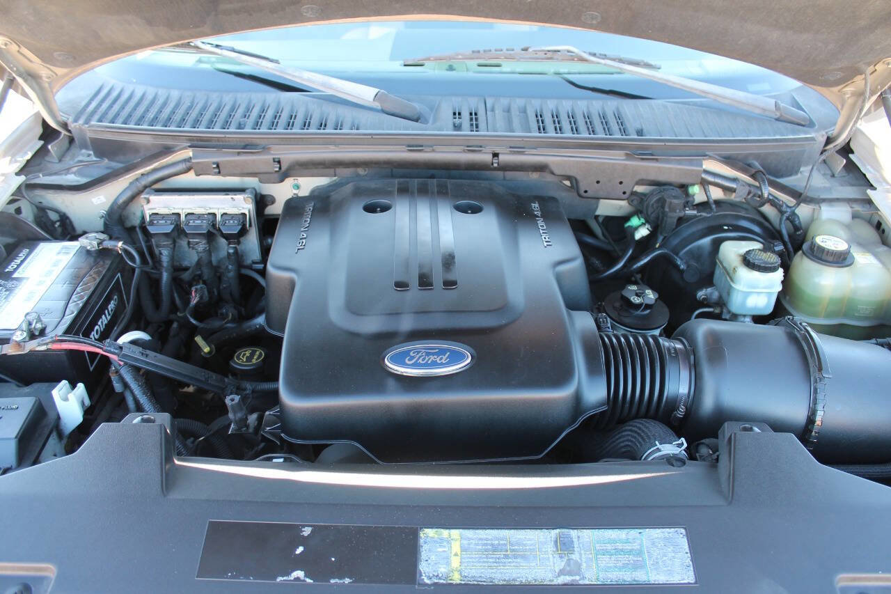 Used 2003 Ford Expedition XLT RWD image 16