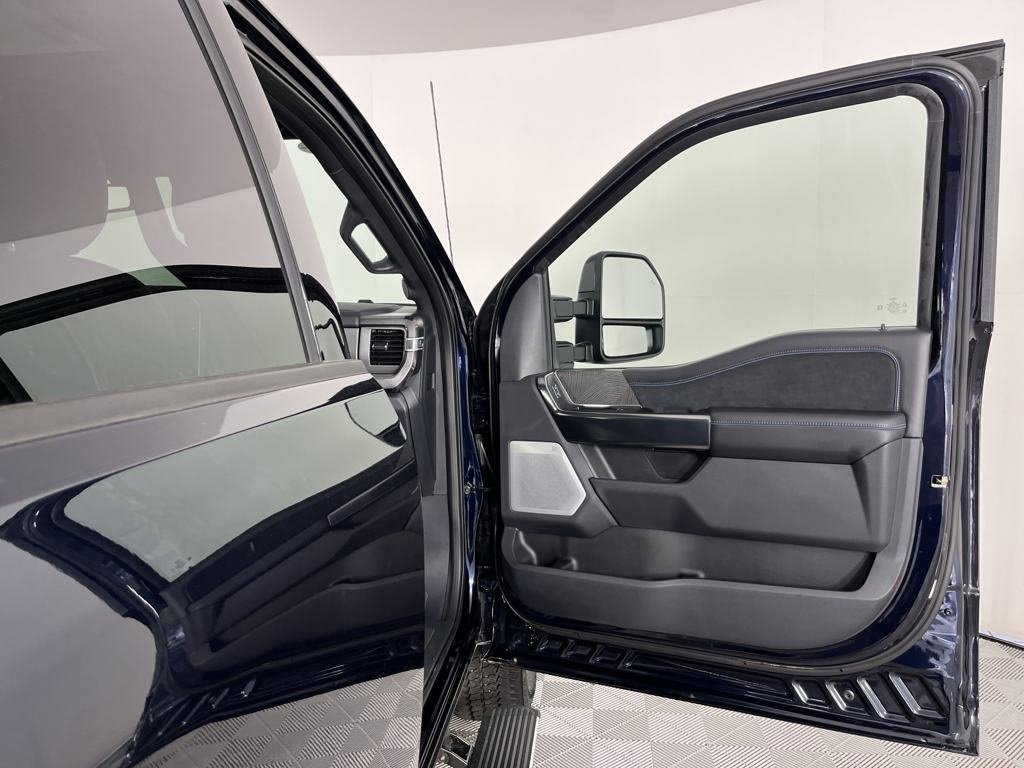 Certified 2025 Ford F350 Platinum image 31