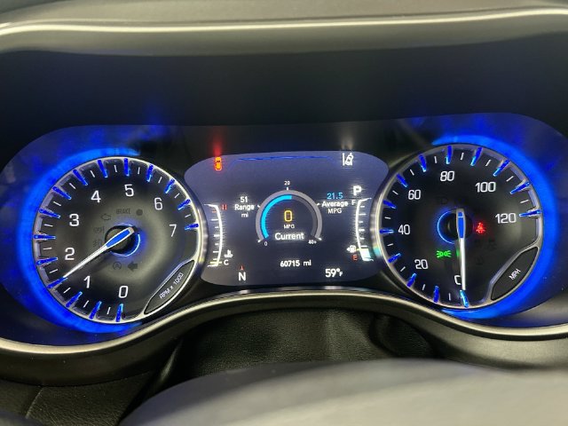 Used 2024 Chrysler Pacifica Touring-L FWD image 18