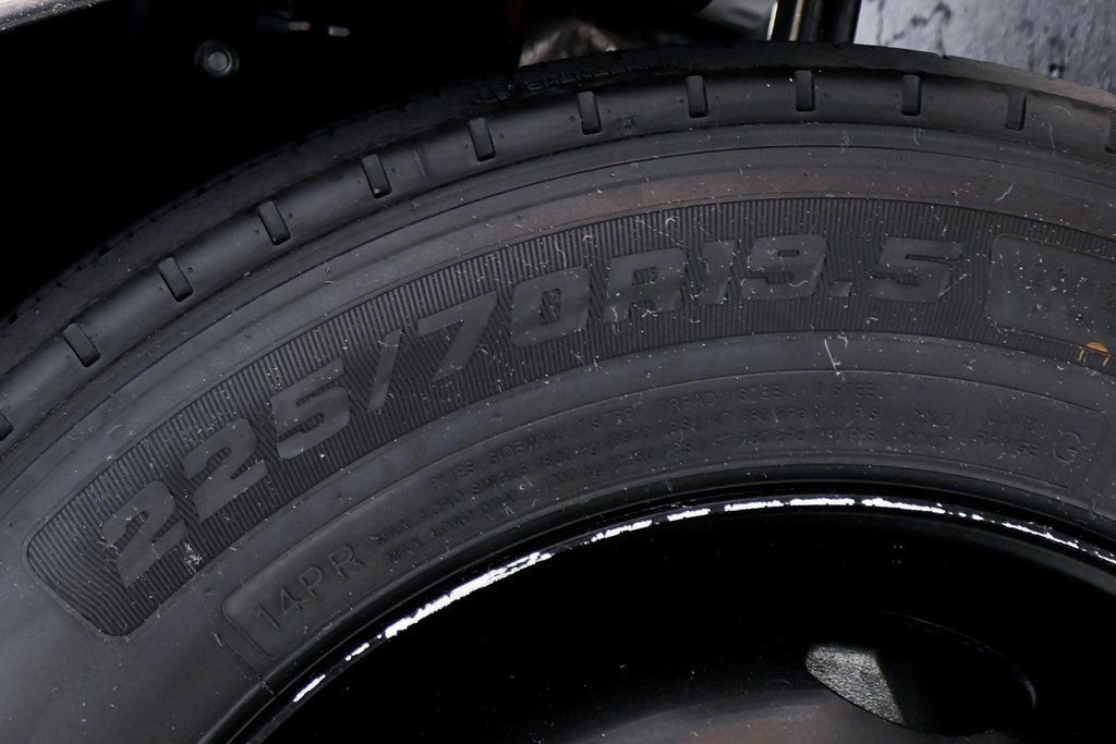 Used 2019 Isuzu NPR HD image 31