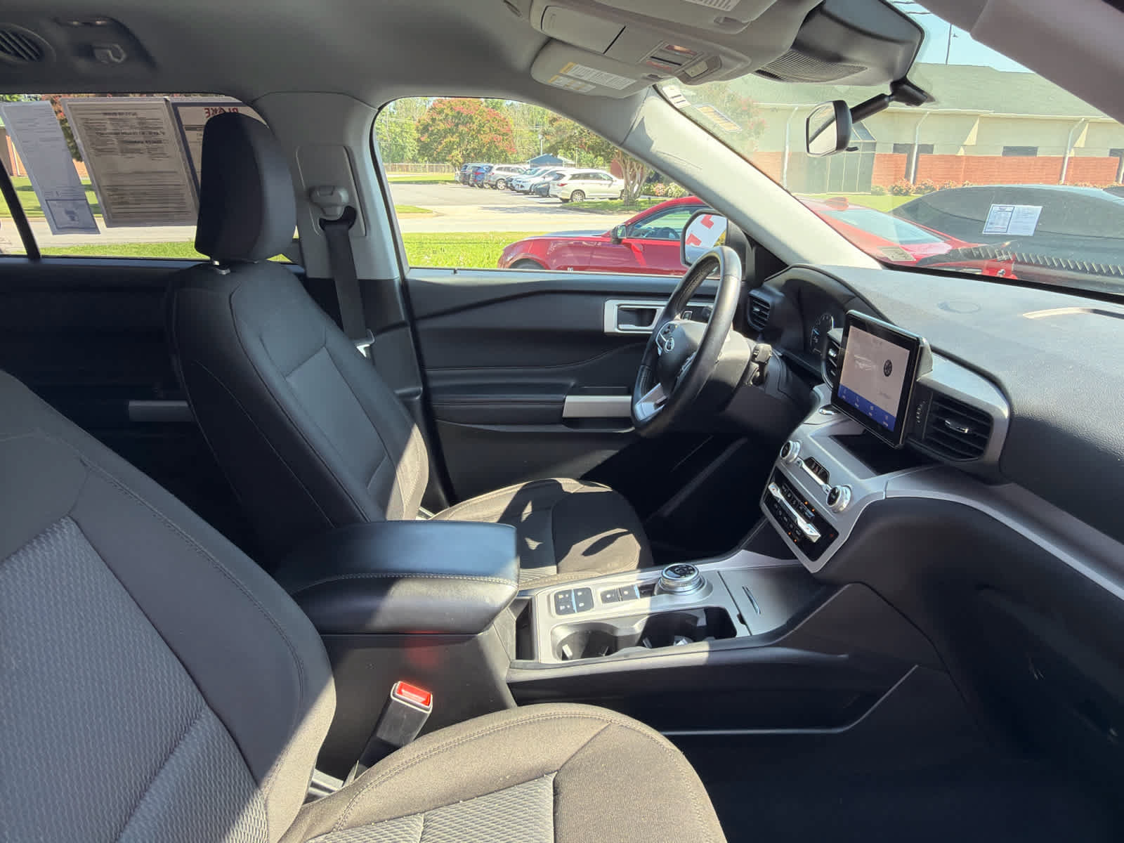 Used 2023 Ford Explorer XLT RWD image 9
