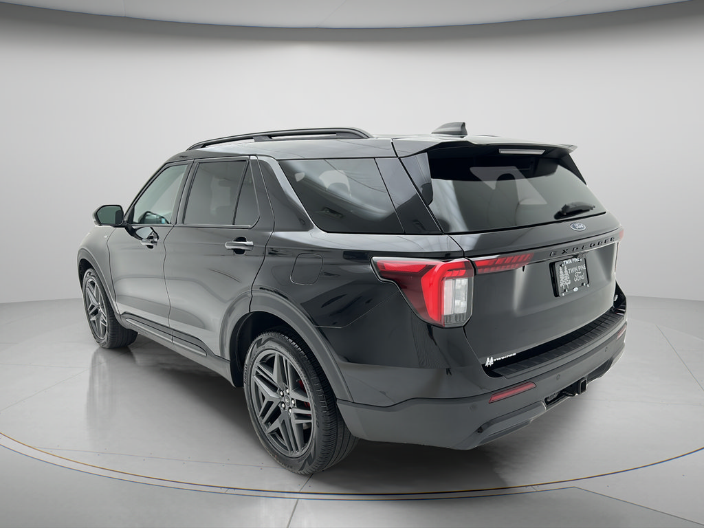 Used 2025 Ford Explorer ST-Line w/ ST-Line Street Pack AWD/4WD image 6