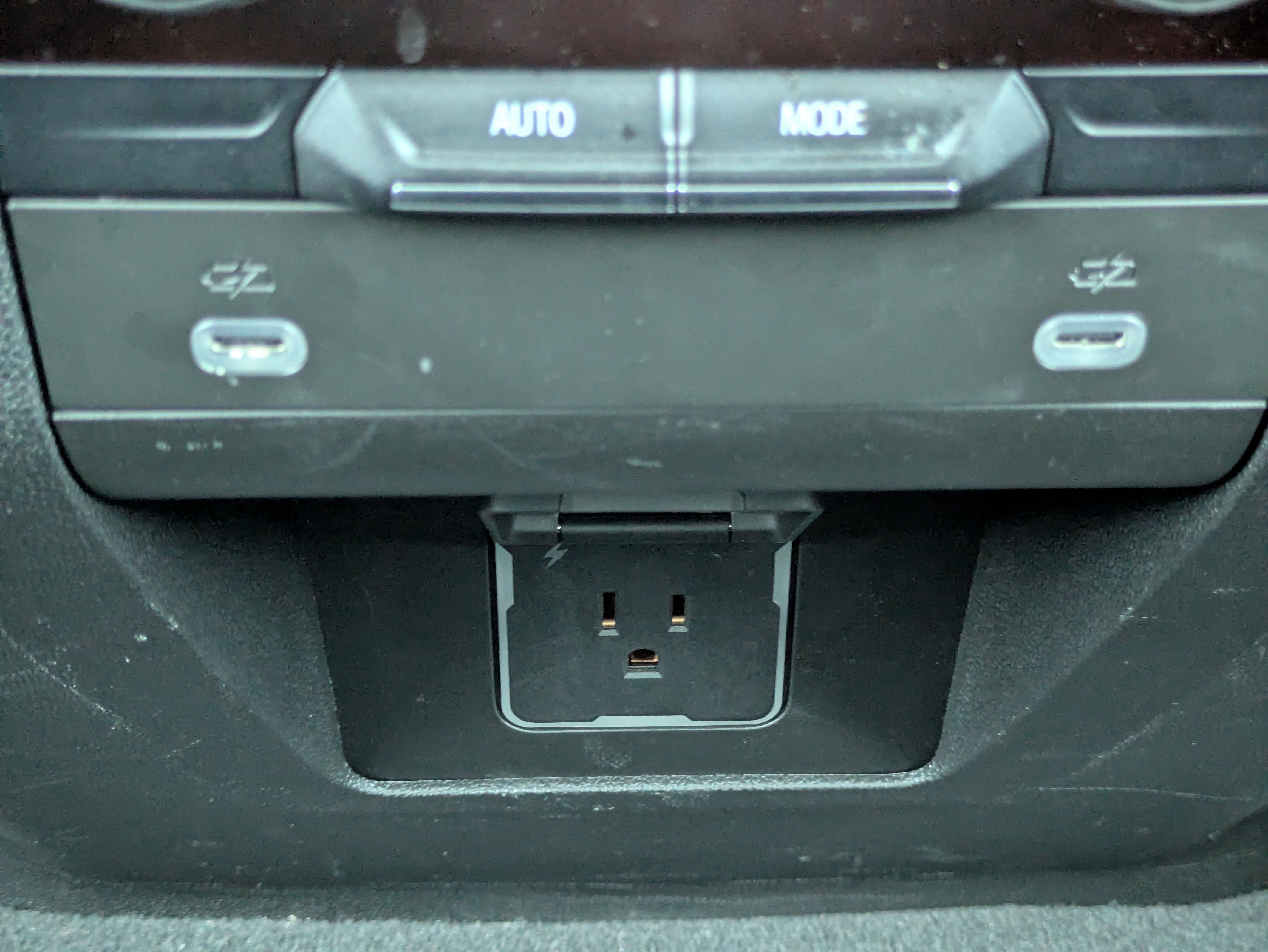 Used 2023 Chevrolet Suburban LS image 9