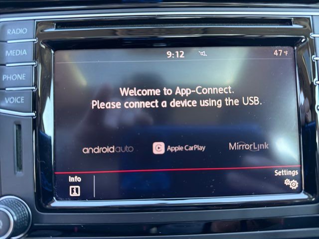 Used 2018 Volkswagen Passat 2.0T SE image 35