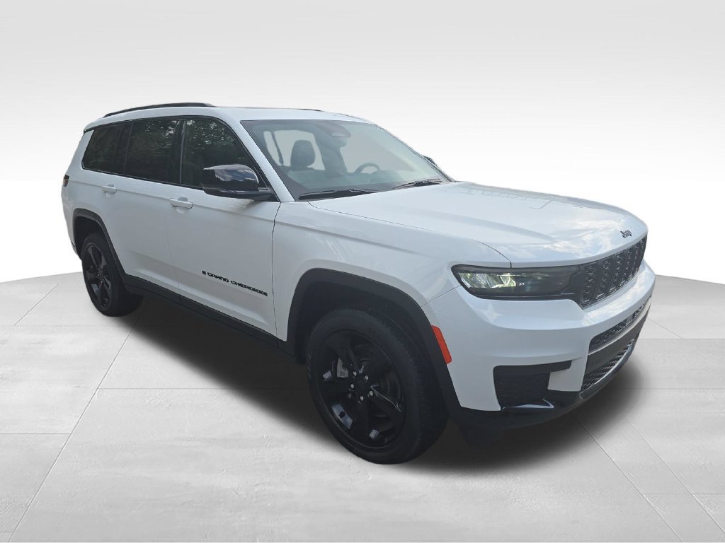 Used 2024 Jeep Grand Cherokee L Altitude AWD/4WD image 9