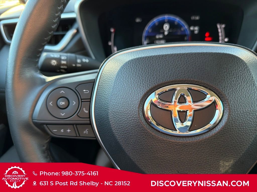 Used 2023 Toyota Corolla Cross XLE image 24