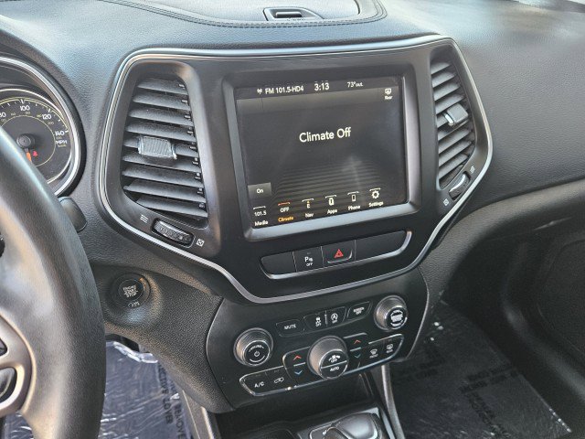 Used 2020 Jeep Cherokee Latitude Plus w/ Comfort/Convenience Group image 18