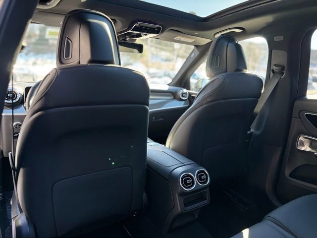 Used 2025 Mercedes-Benz GLC 300 4MATIC image 23