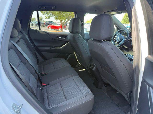 Used 2025 Chevrolet Equinox LT AWD/4WD image 3