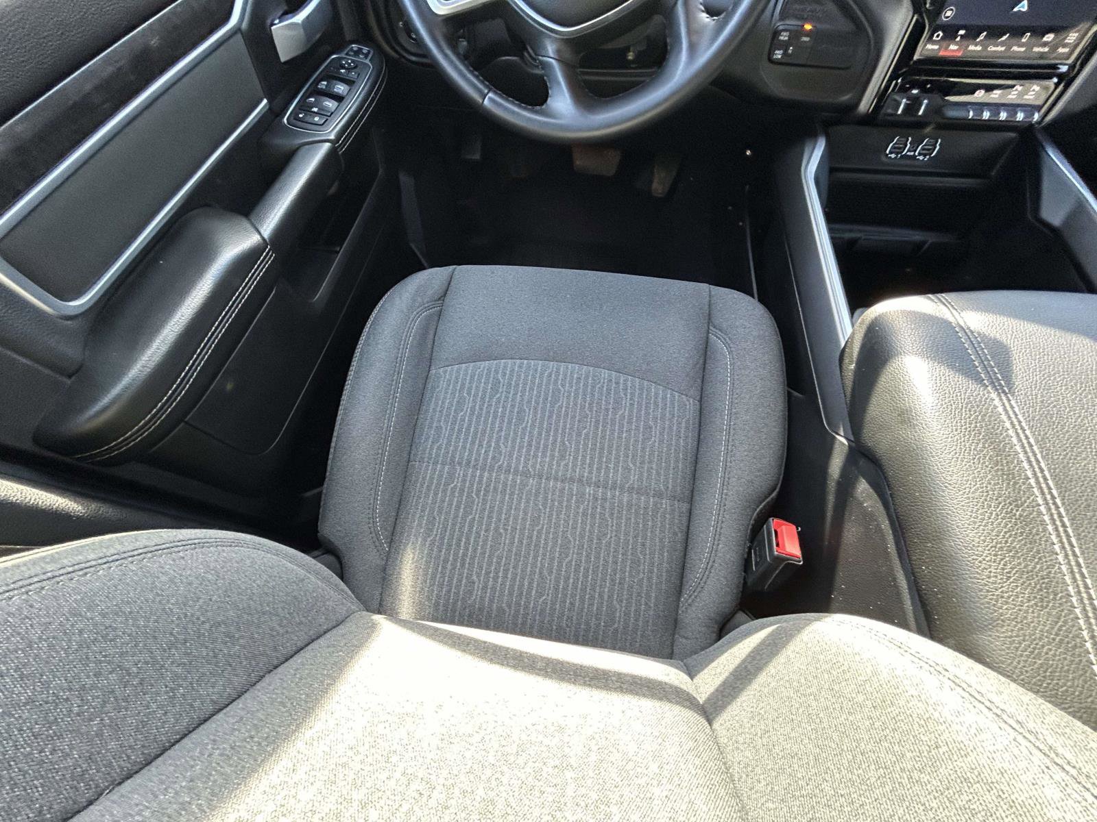 Used 2024 RAM 2500 Big Horn w/ Sport Appearance Package image 12