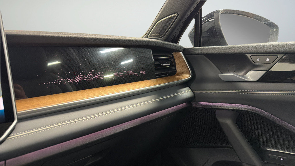 New 2026 Volkswagen Tiguan SEL R-Line AWD/4WD image 29