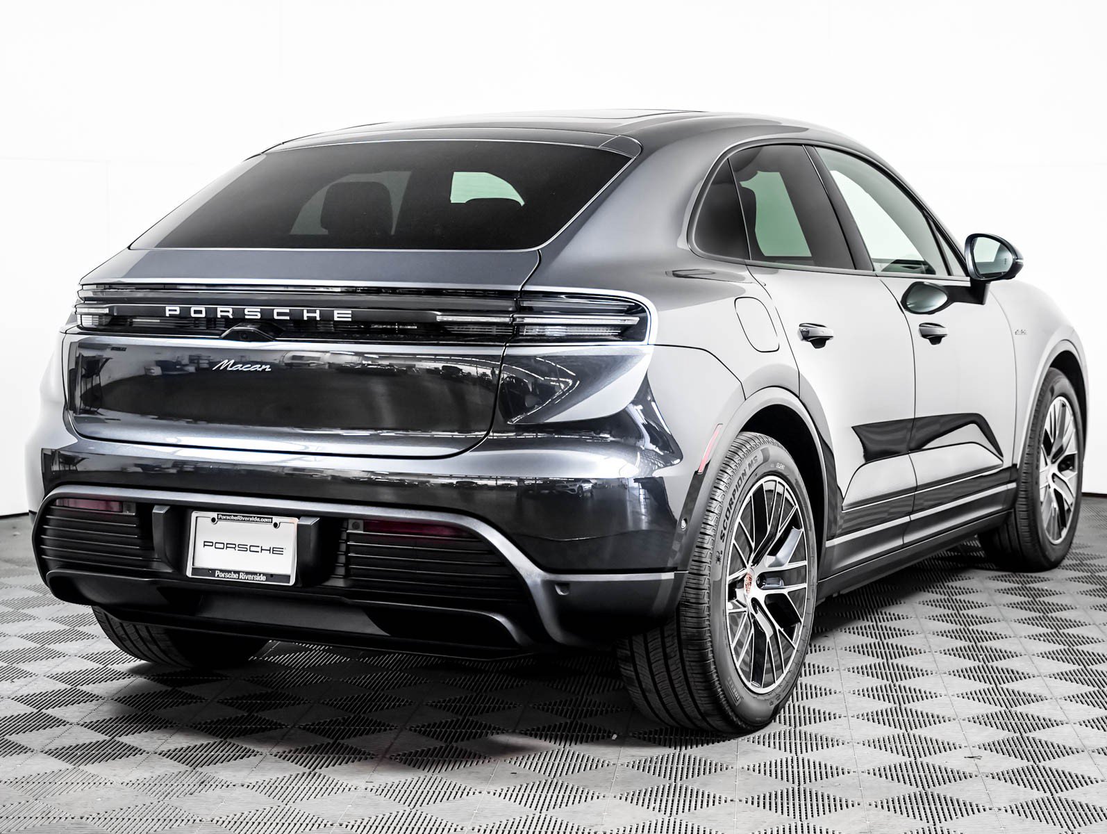 Certified 2025 Porsche Macan Electric w/ Premium Package RWD image 10