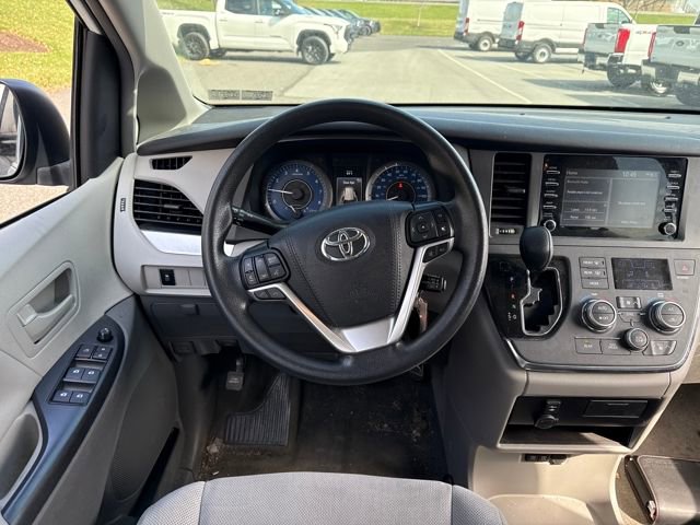 Used 2019 Toyota Sienna L image 16