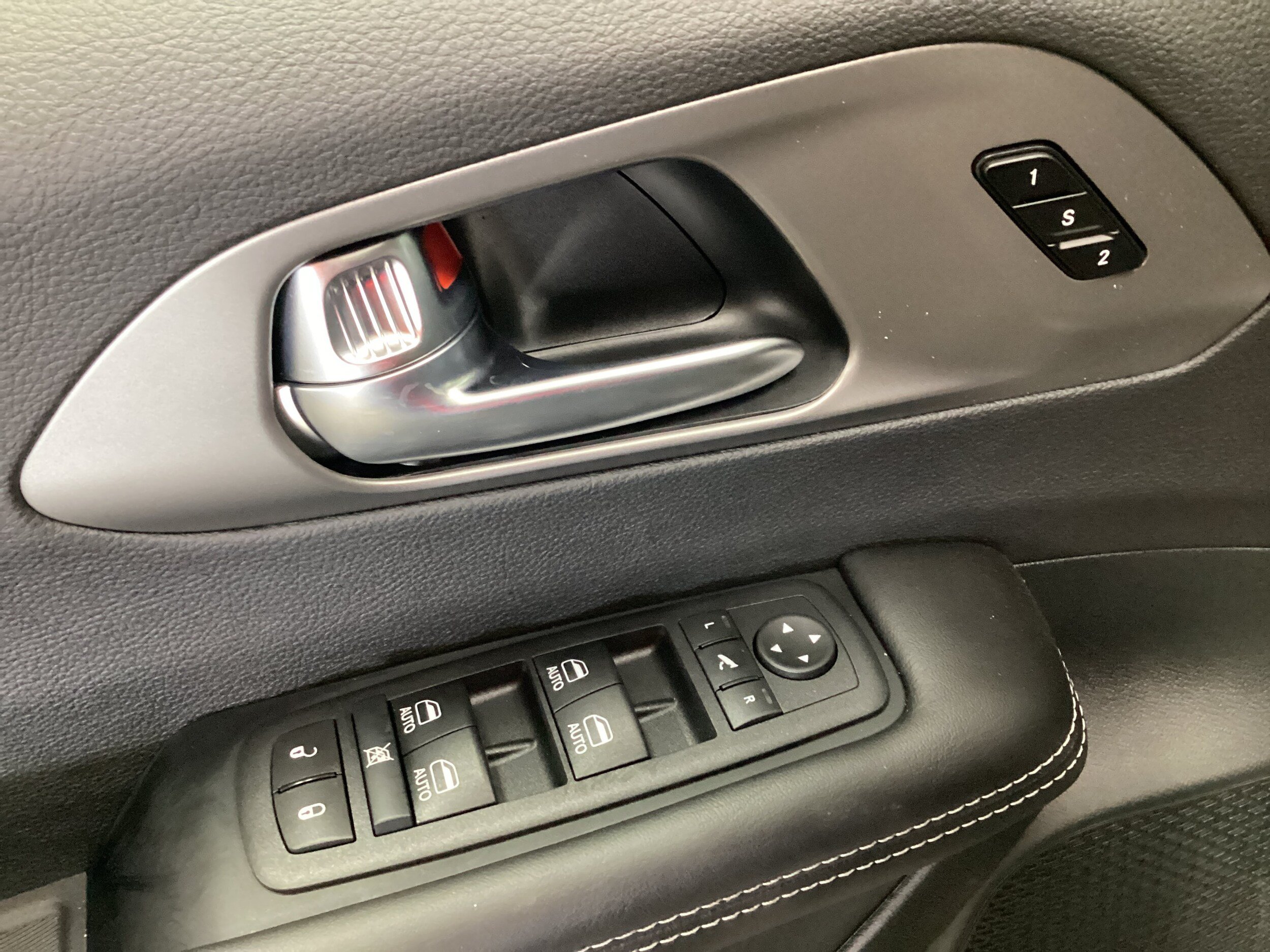 New 2027 Chrysler Pacifica Limited AWD/4WD image 13