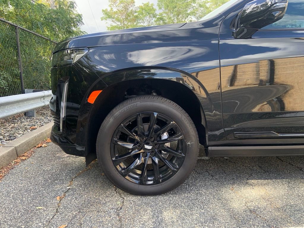 Used 2024 Cadillac Escalade Sport Platinum w/ LPO, ONYX Package image 9