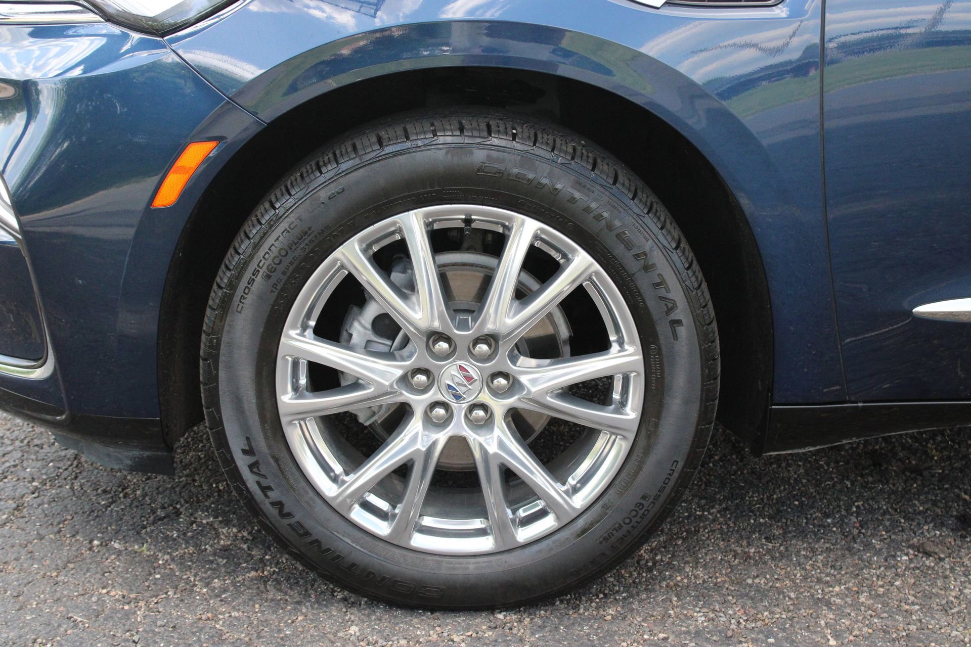 Used 2023 Buick Enclave Essence w/ Experience Buick Package FWD image 11