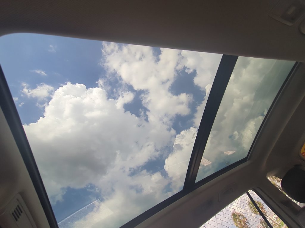 Used 2022 Volkswagen Tiguan SE w/ Panoramic Sunroof Package FWD image 25