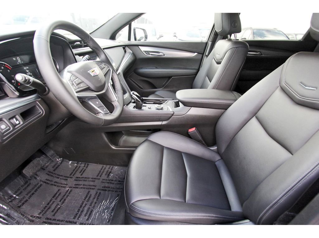 Certified 2025 Cadillac XT5 Luxury image 6